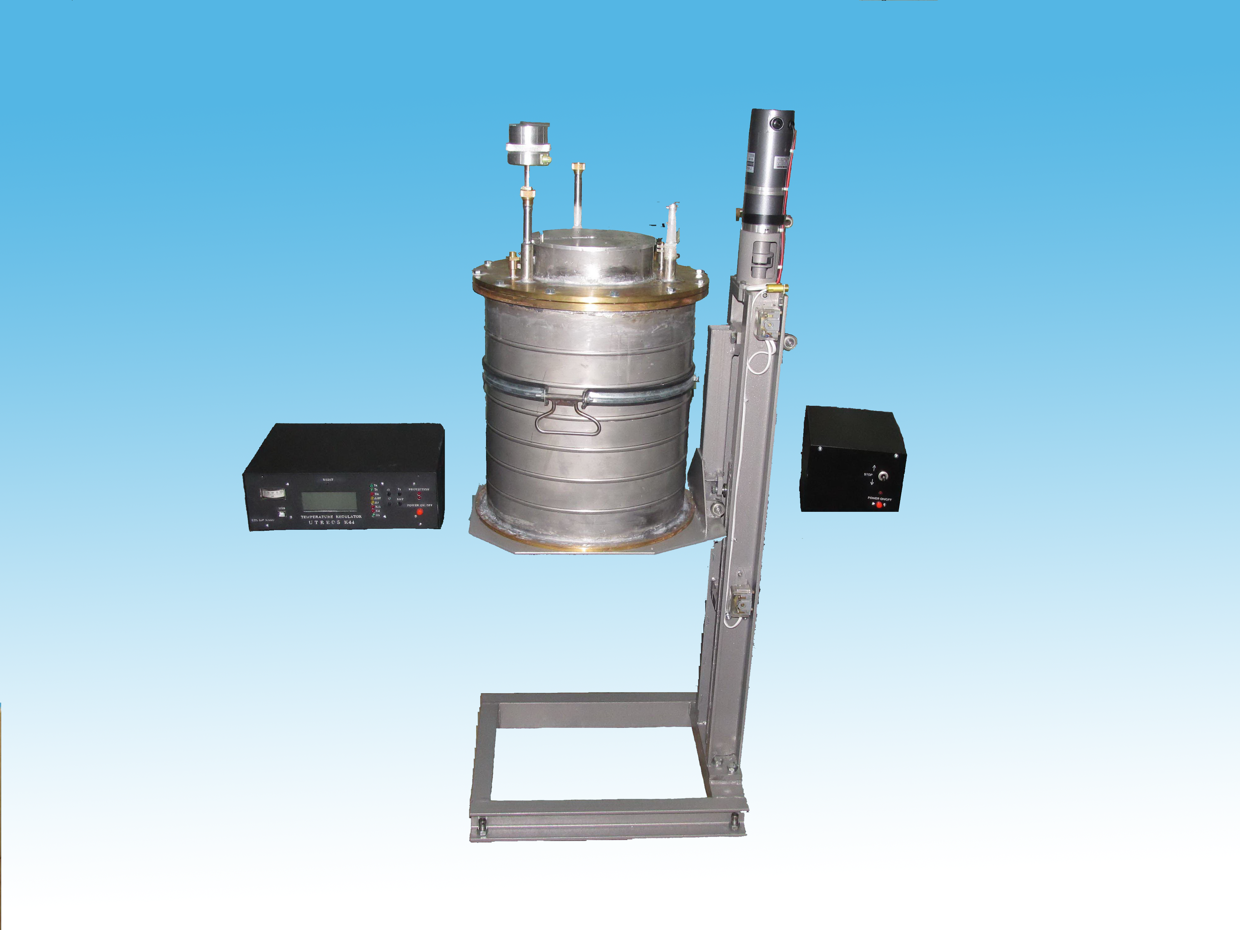 Thermoregulating nitrogen cryosystem  of cycle temperature scanning of ionizing radiation detectors